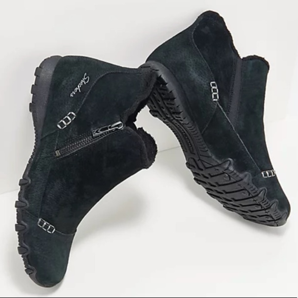 NIB Sketchers Relaxed Fit Suede Biker Ankle Boots